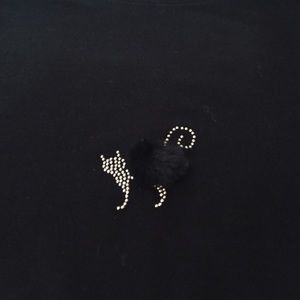 Black tee with rhinestone cat motif .Size L. New